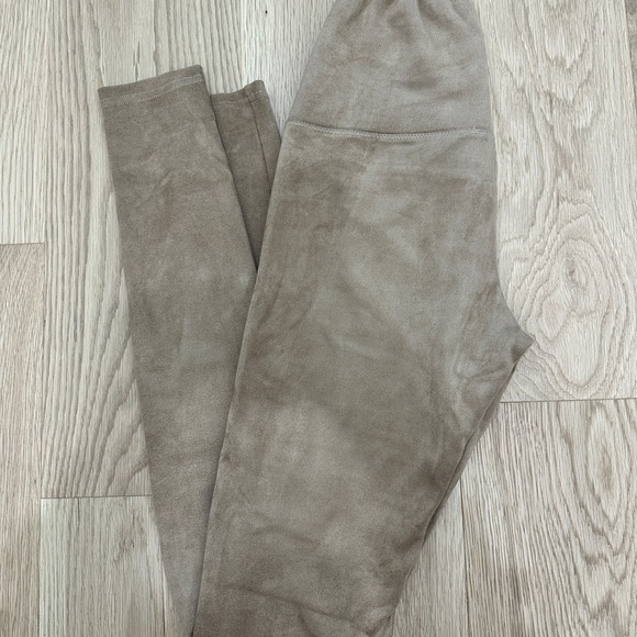 Suede Aritzia Daria Legging. XS - Picture 2 of 2